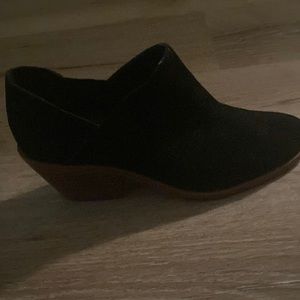 Vince camuto size 6m/36